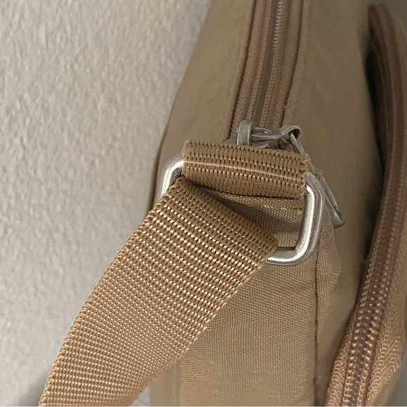 Baggalini Khaki Tan Minimalist Everyday/Travel Crossbody - Like New - Picture 8 of 11
